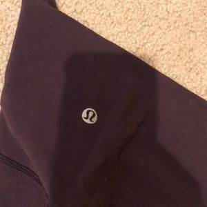 Lululemon aligns crop (maroon)